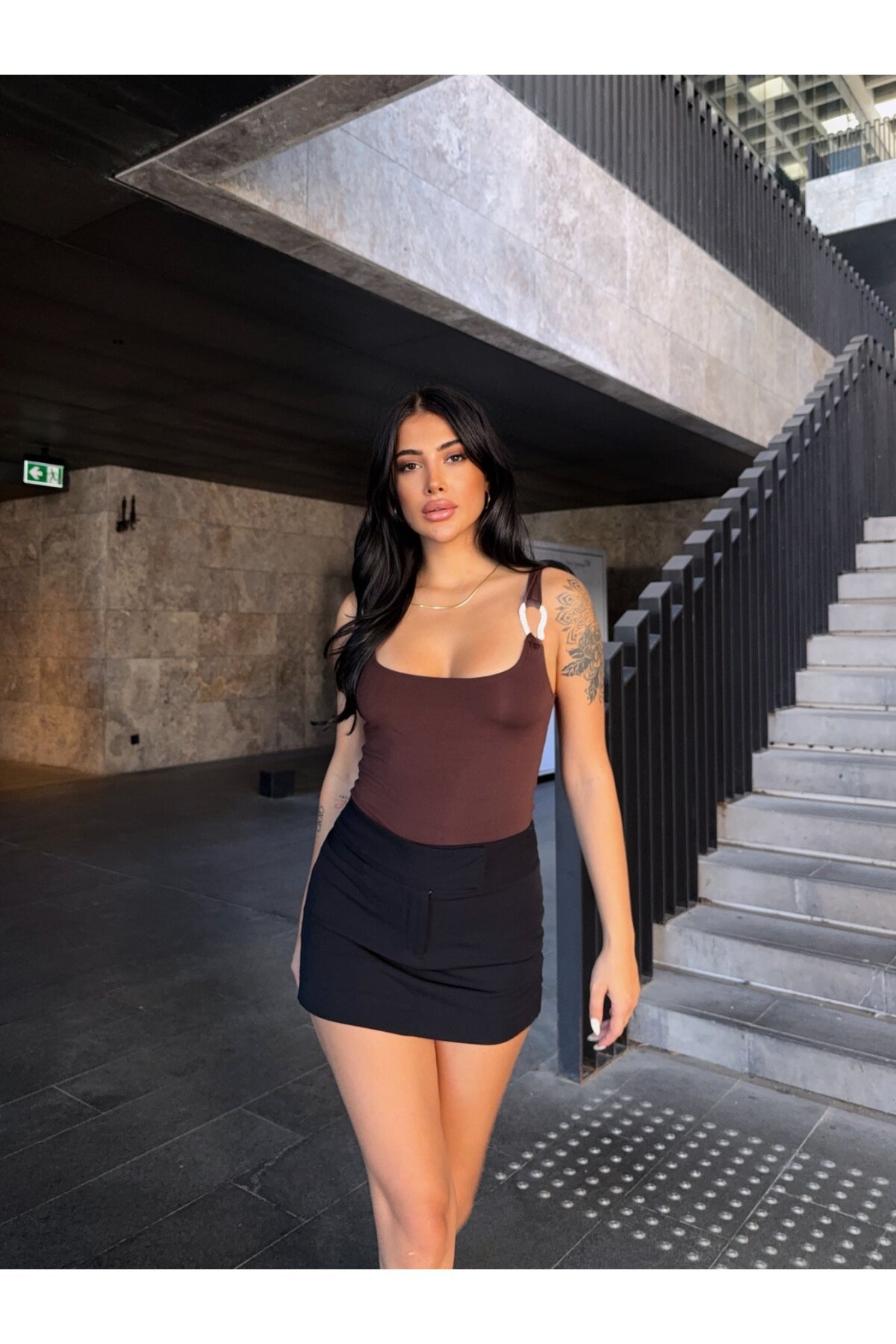 Aksesuar Detay Askılı Basic Bluz Kahve