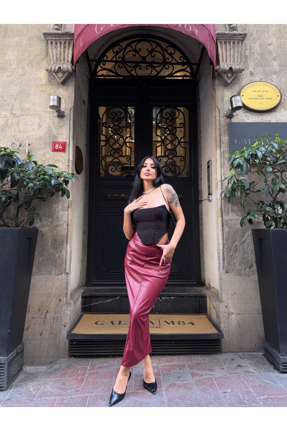 Arkadan Yırtmaçlı Deri Kalem Etek