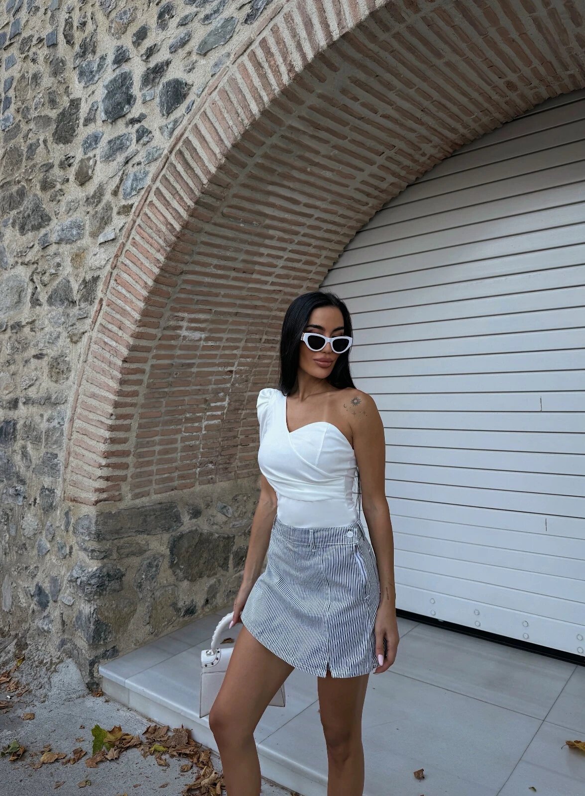 Beyaz Tek Omuz Prenses Kol Crep Bluz