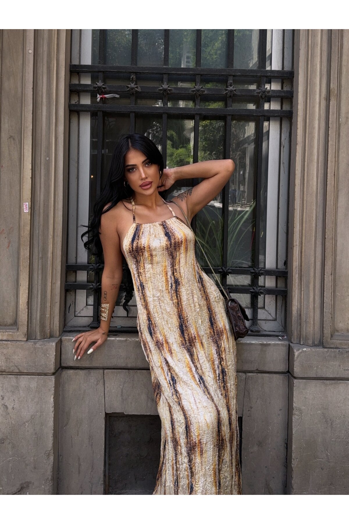 Boyundan Bağlamalı Sırt Dekolte Tasarım Elbise