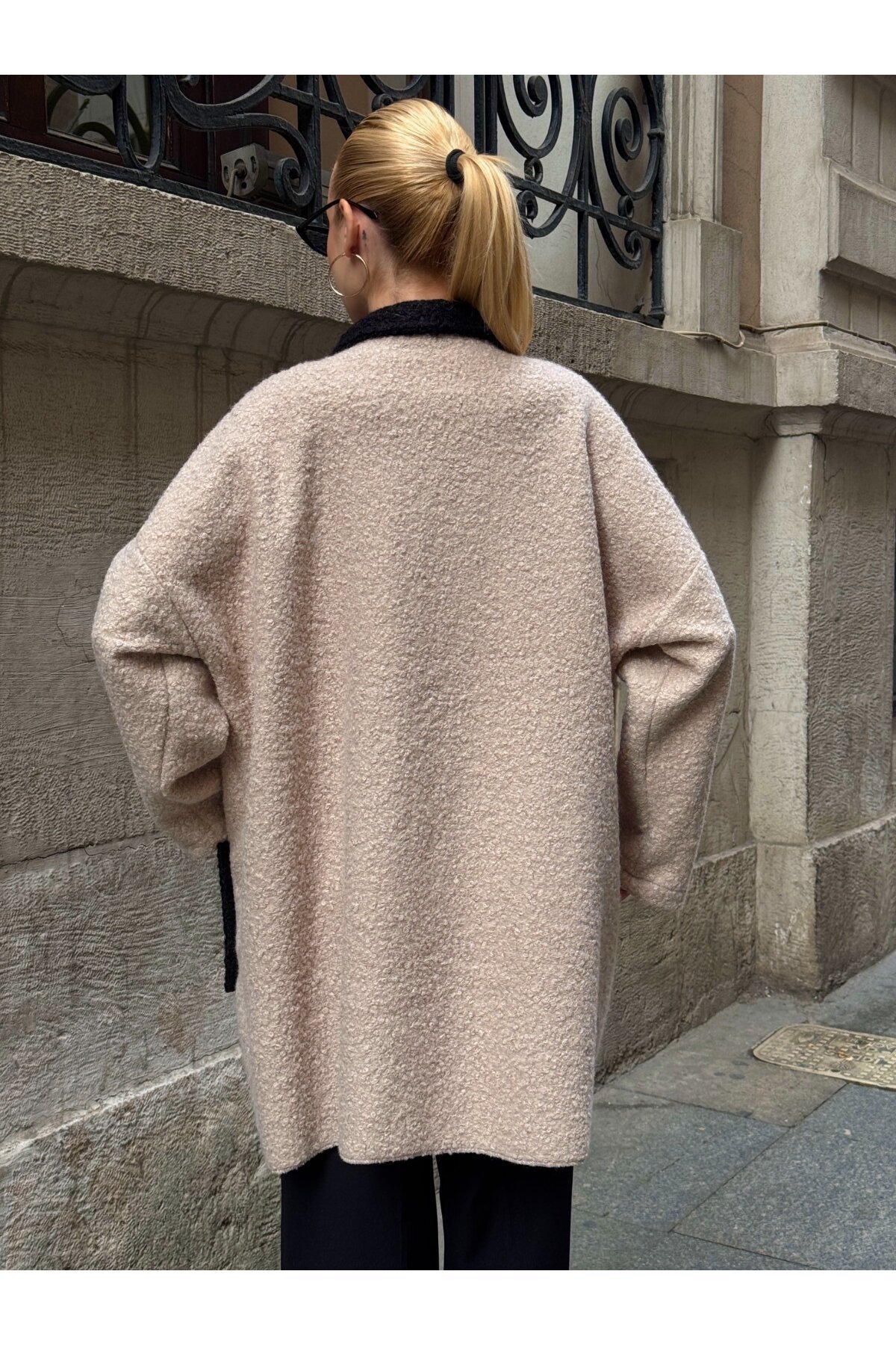 Buklet Kumaş Yaka Detay Düğmeli Mont Bej