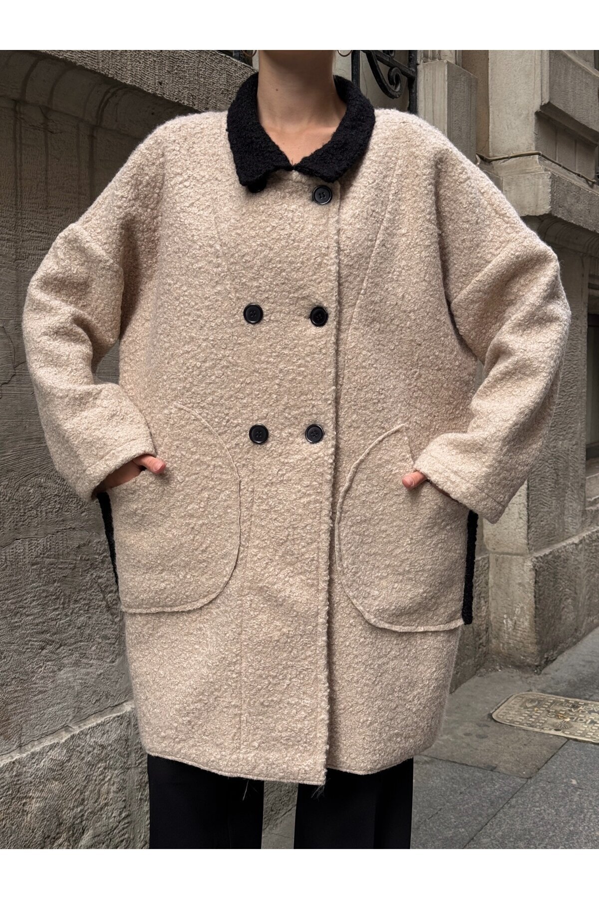 Buklet Kumaş Yaka Detay Düğmeli Mont Bej