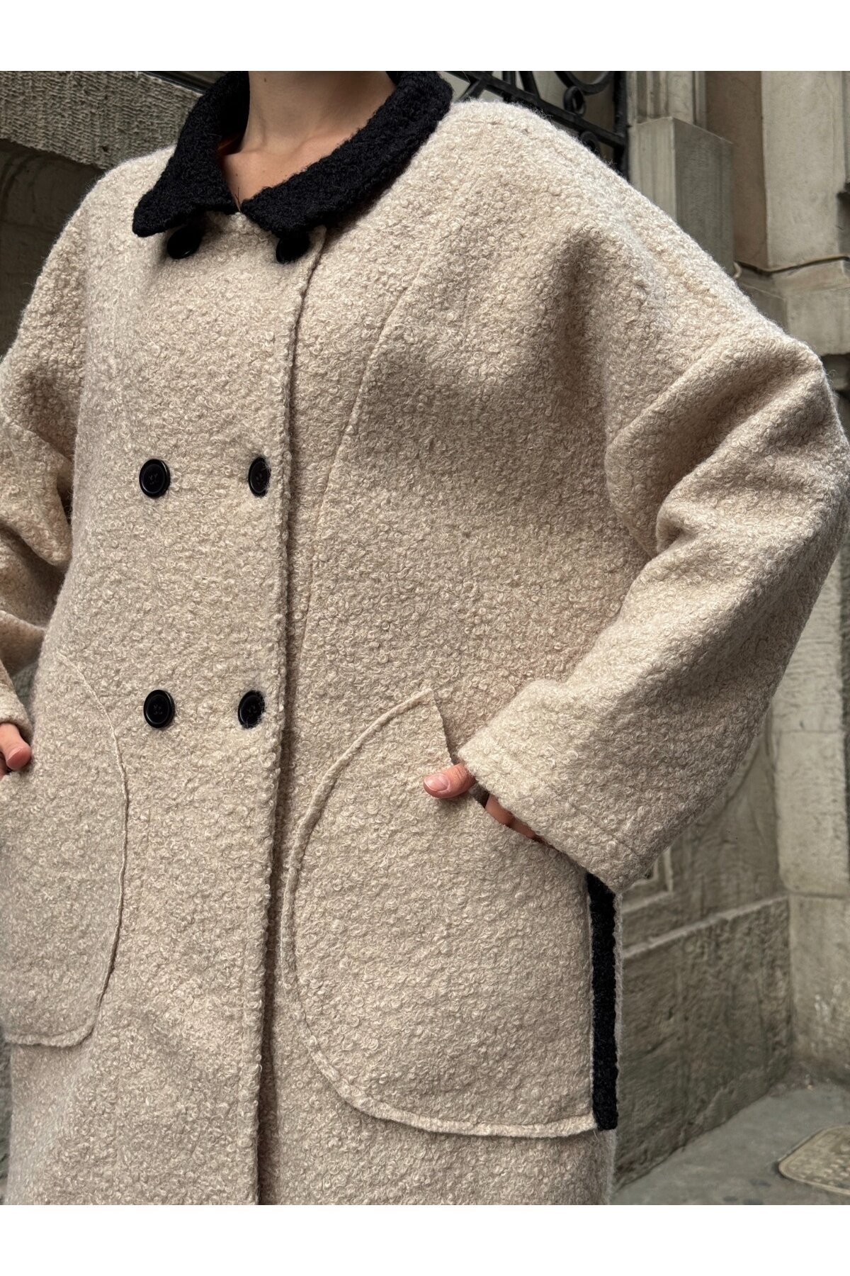 Buklet Kumaş Yaka Detay Düğmeli Mont Bej