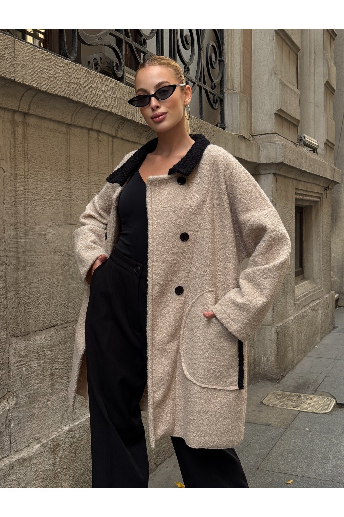 Buklet Kumaş Yaka Detay Düğmeli Mont Bej