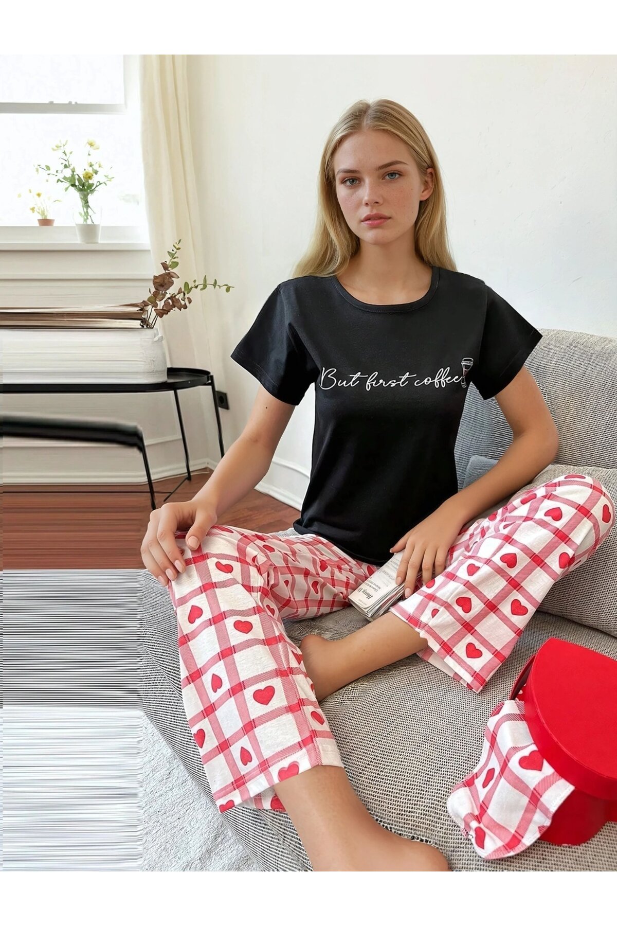 But First Coffee Yazılı Siyah Tişört  Kalpli Desen Kısa Kol Pijama Takımı