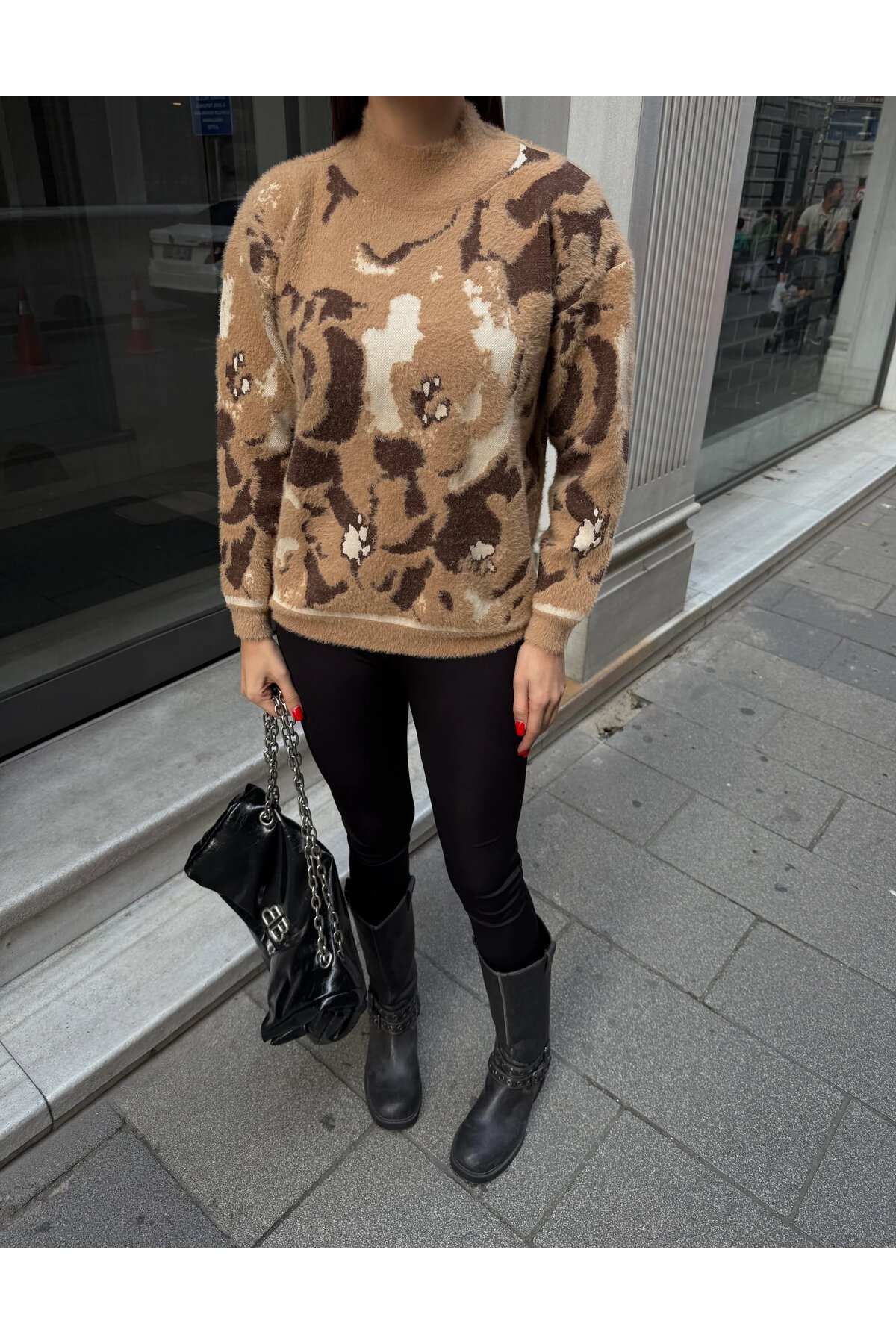 Çiçek Desenli Dokulu Triko Kazak