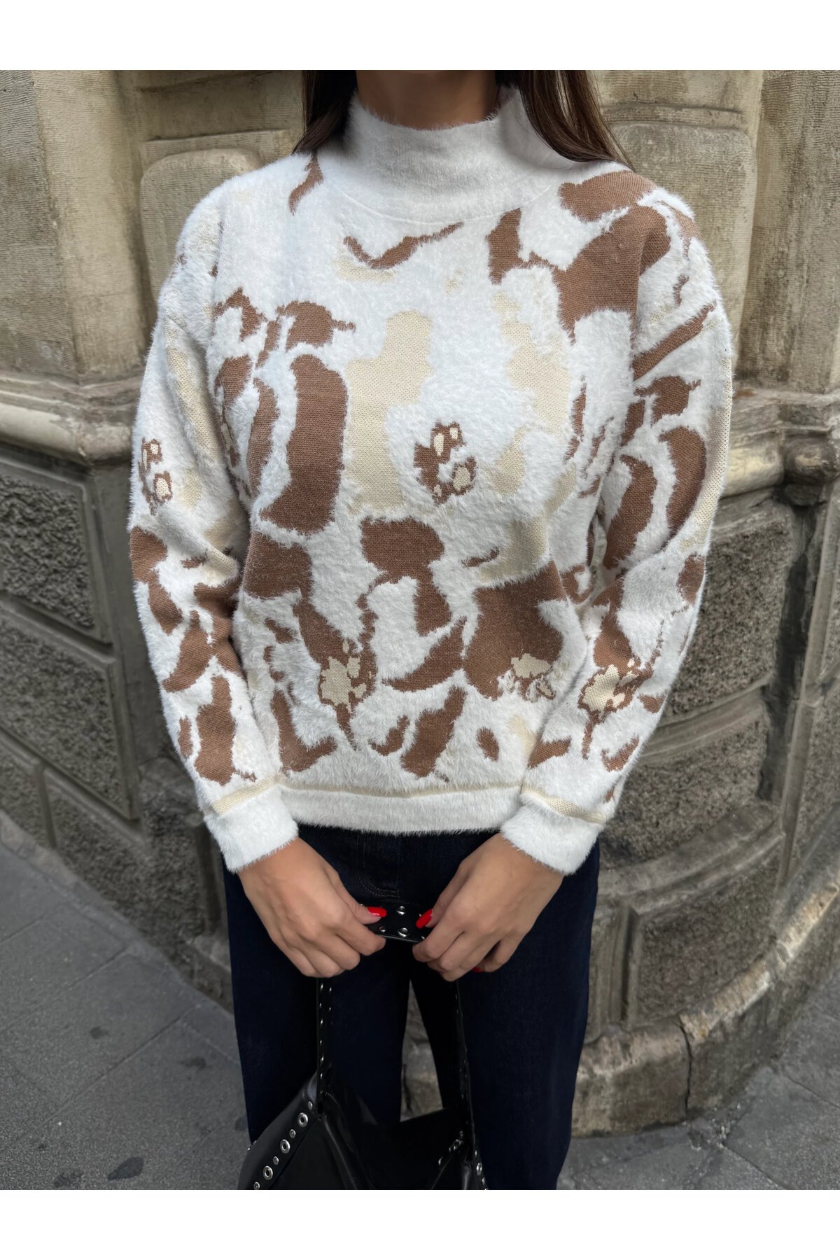 Çiçek Desenli Dokulu Triko Kazak