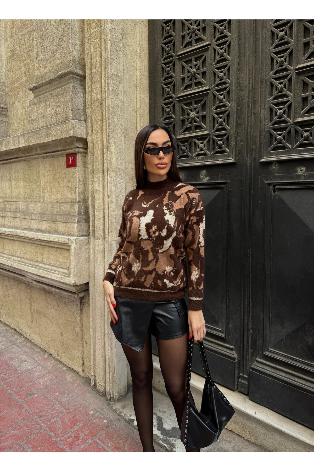 Çiçek Desenli Dokulu Triko Kazak