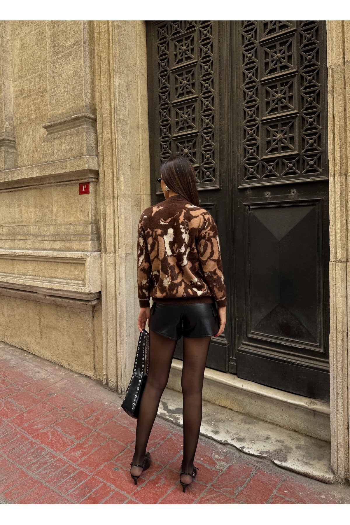 Çiçek Desenli Dokulu Triko Kazak