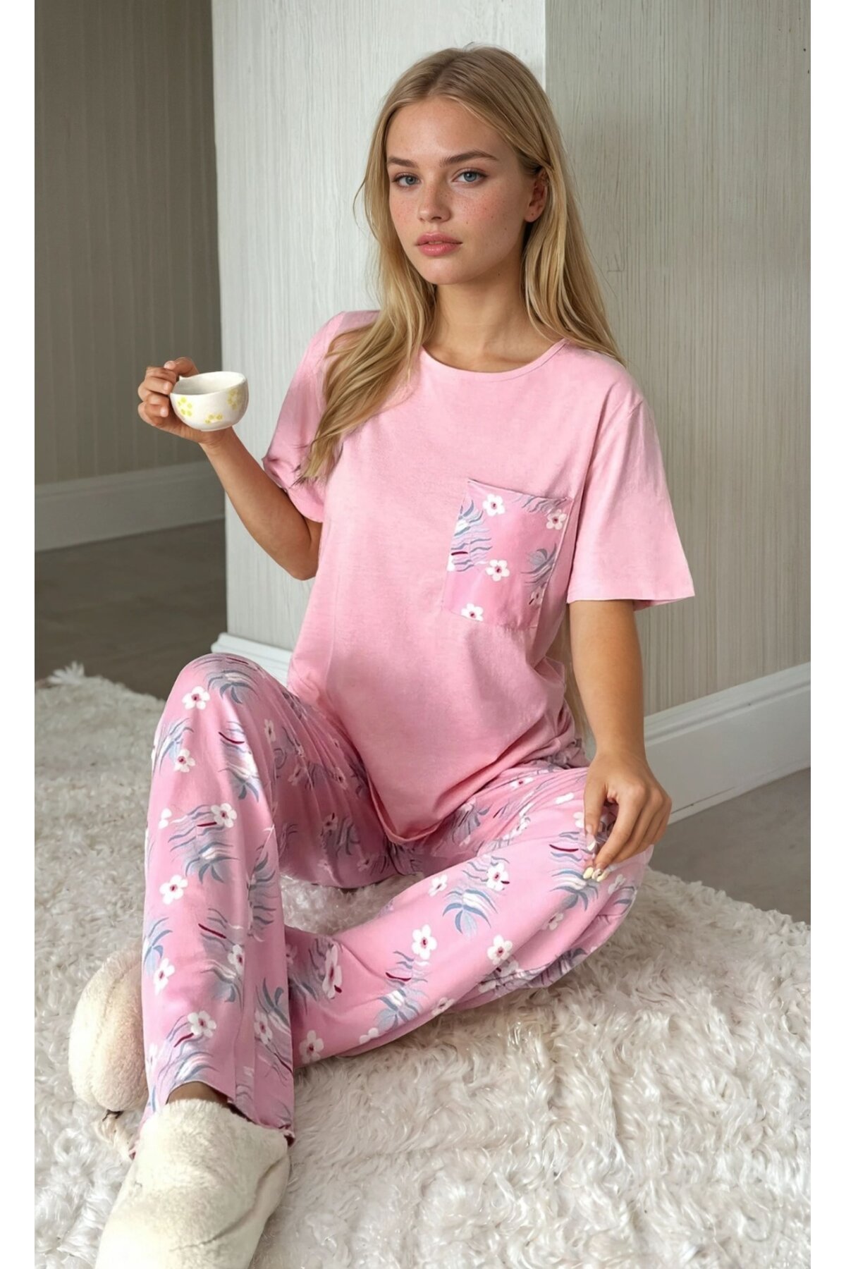 Çiçek Desenli Kısa Kol Pembe Pijama Takımı