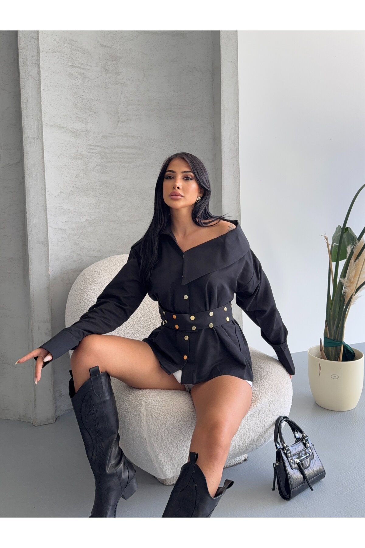 Çıtçıtlı Kemerli Siyah Gömlek