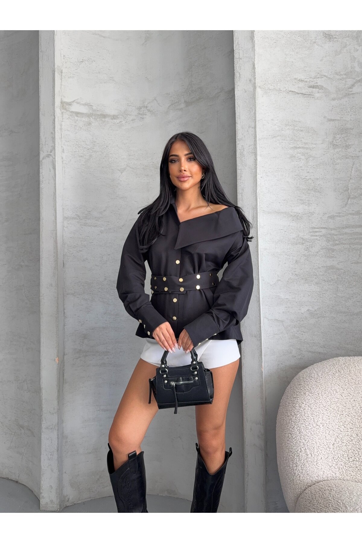 Çıtçıtlı Kemerli Siyah Gömlek