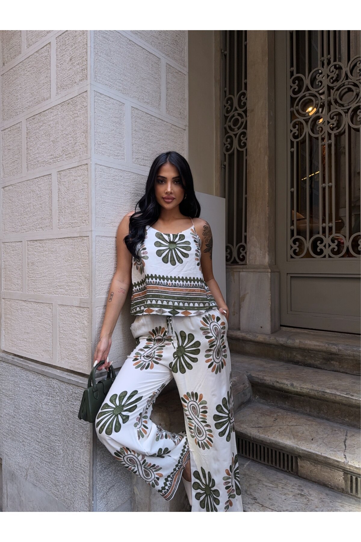 Desenli Kolsuz Üst ve Pantalon Takım Yeşil