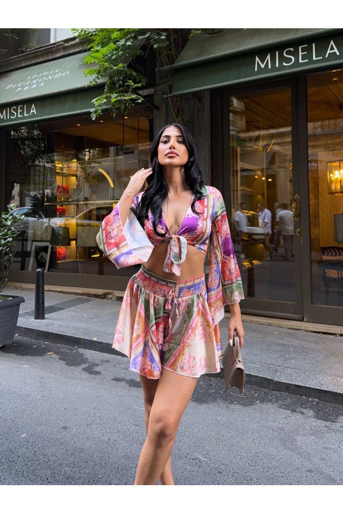 Desenli Şort ve Büstiyer Takım