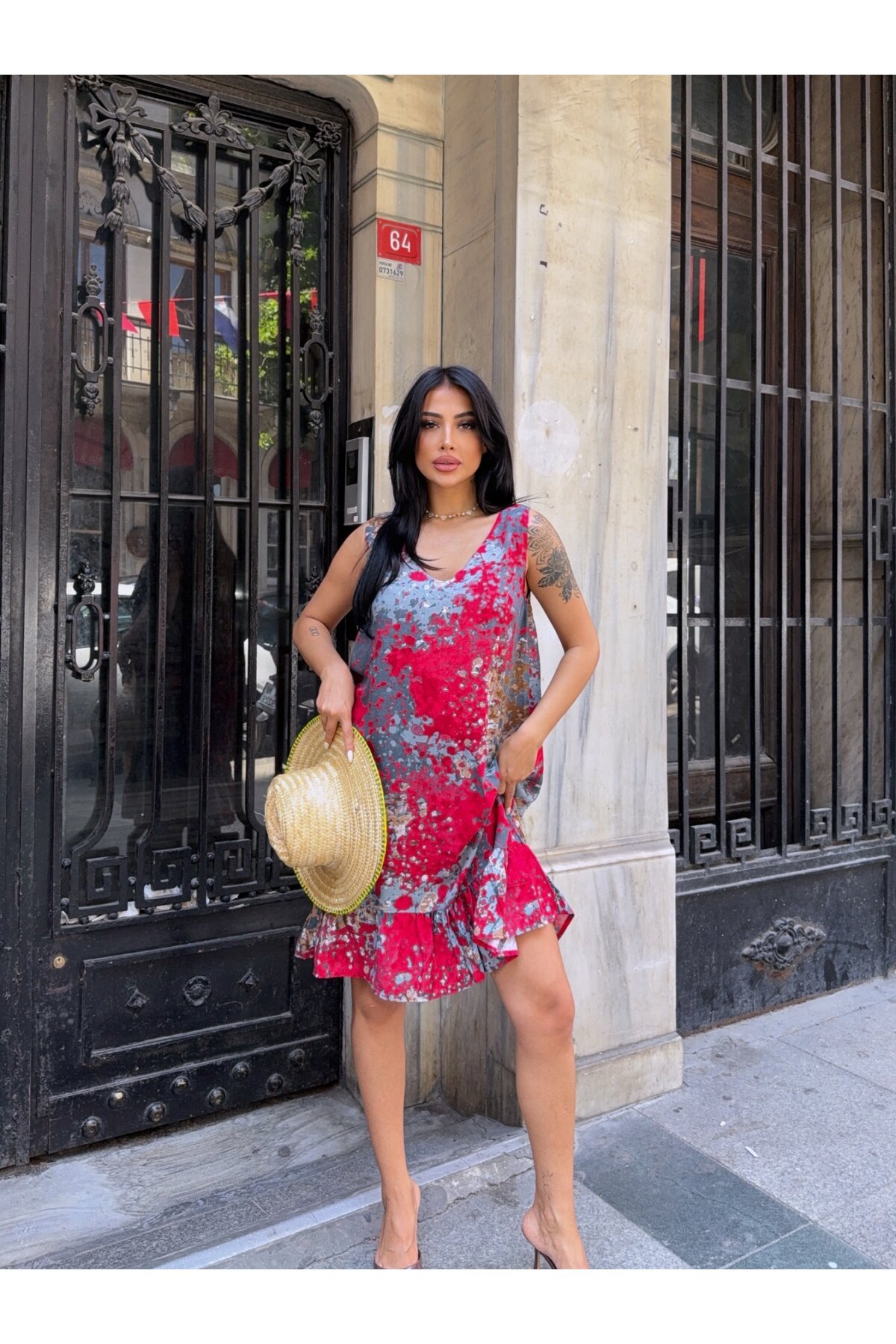 Desenli V Yaka Eteği Fırfırlı Viskon Elbise