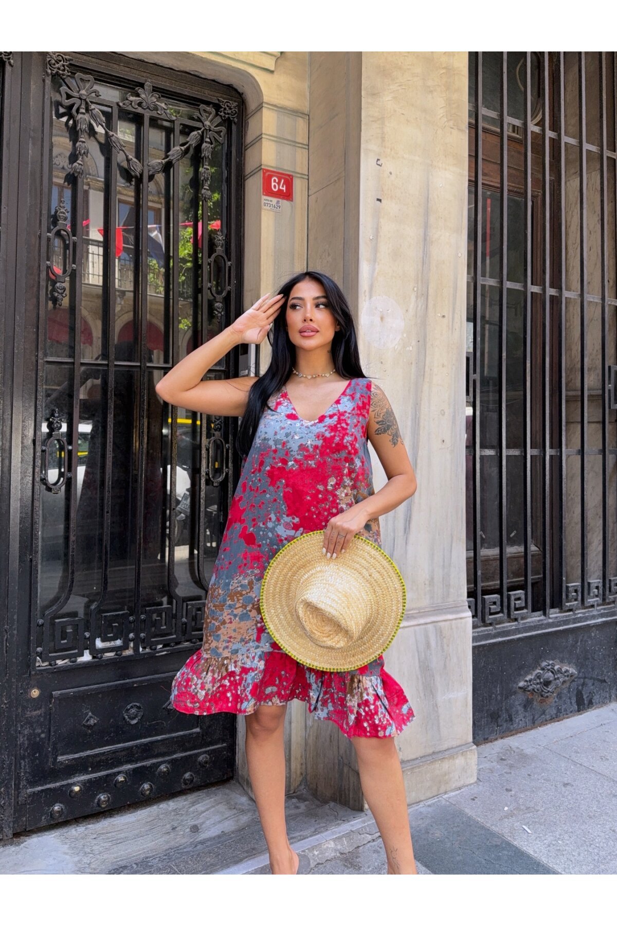 Desenli V Yaka Eteği Fırfırlı Viskon Elbise