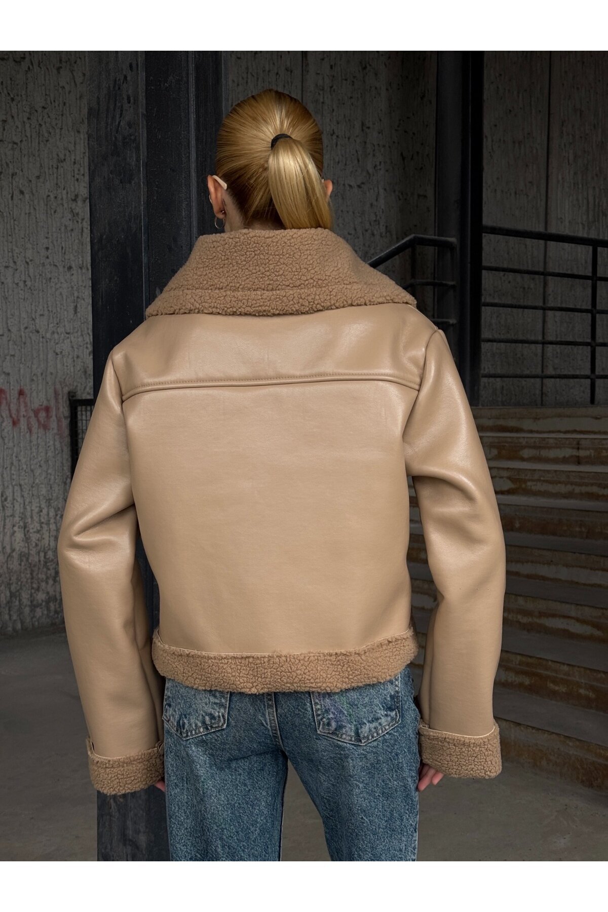 Fermuar Detaylı İçi Kürklü Suni Deri Ceket Bej