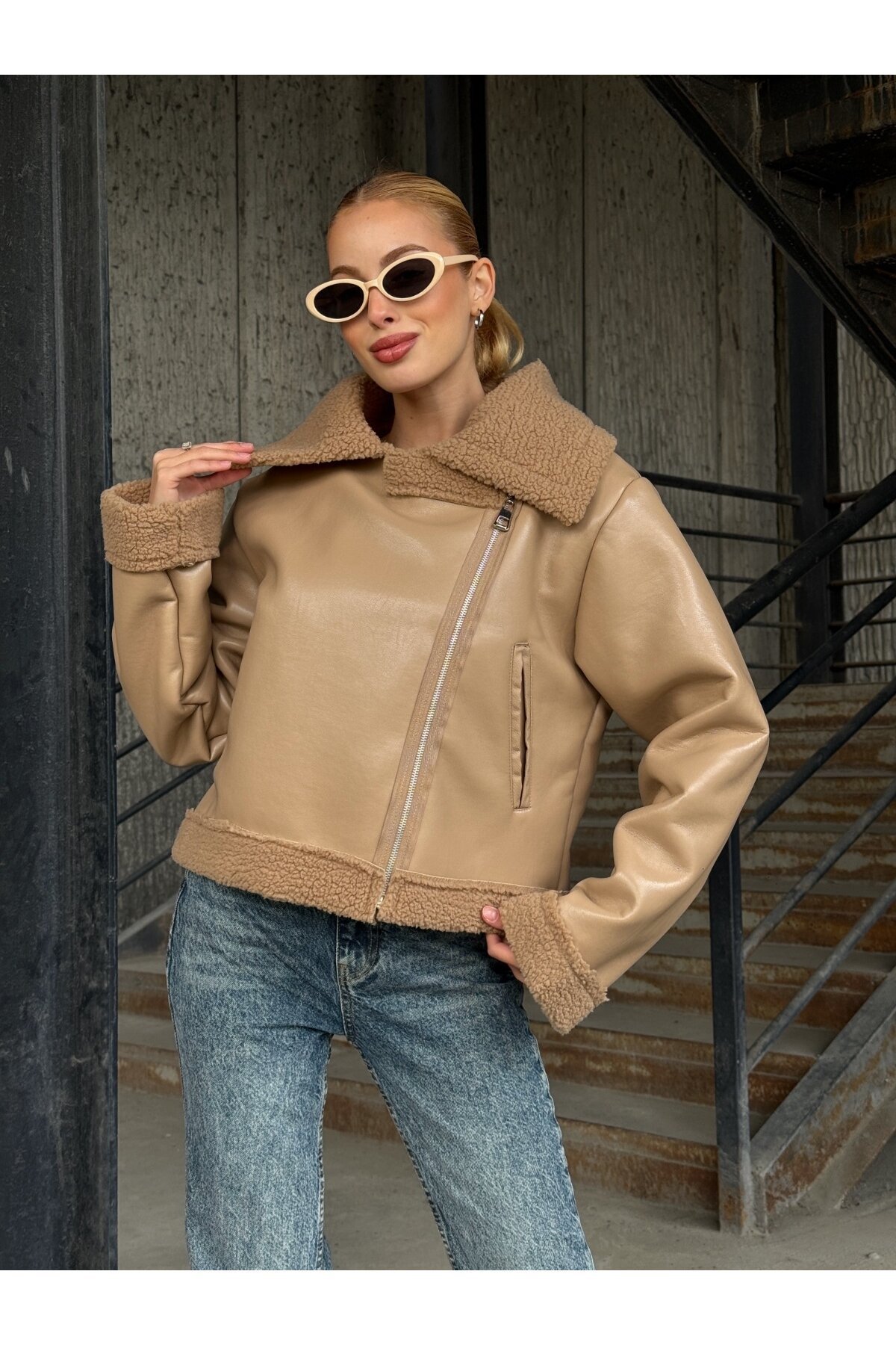 Fermuar Detaylı İçi Kürklü Suni Deri Ceket Bej