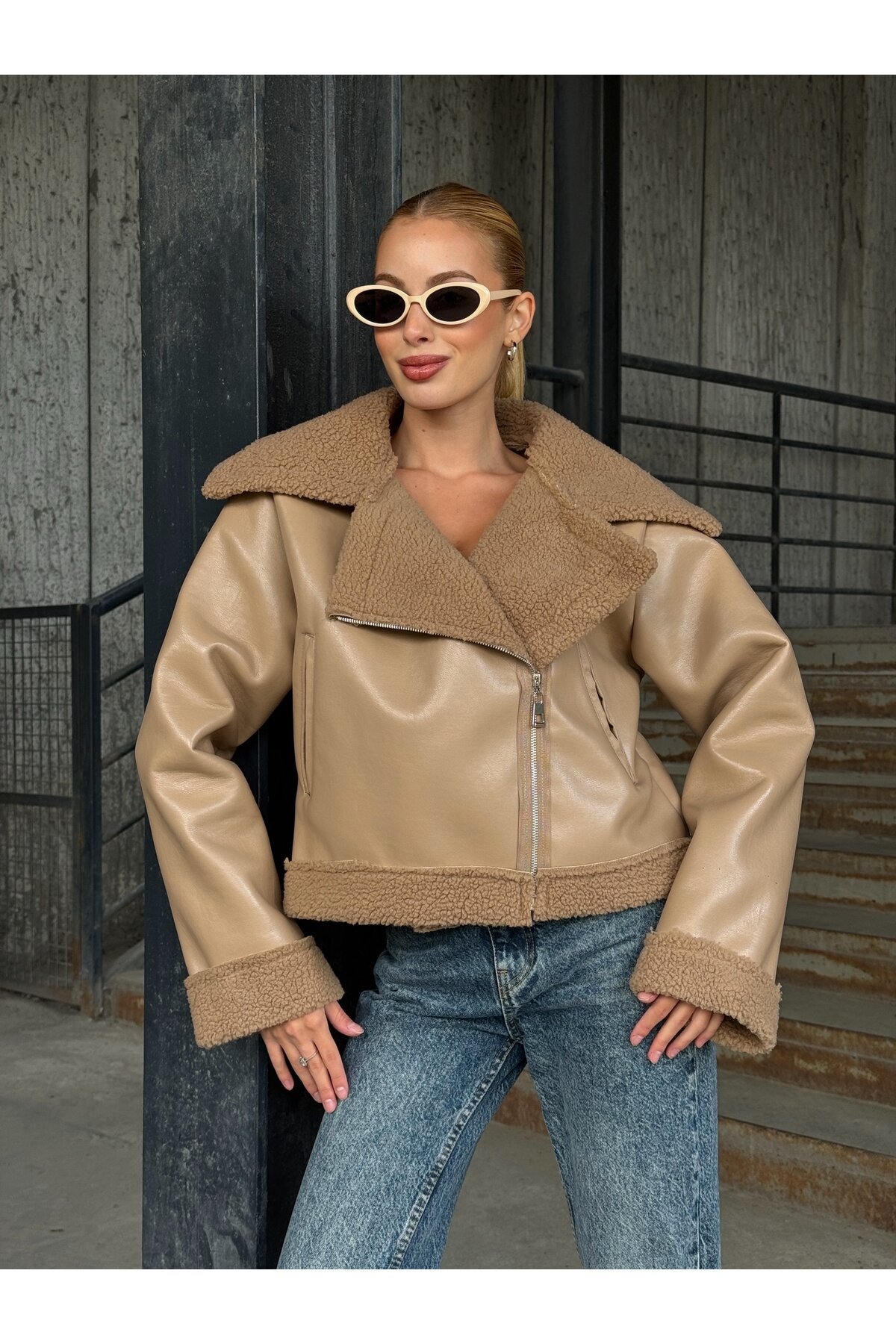 Fermuar Detaylı İçi Kürklü Suni Deri Ceket Bej