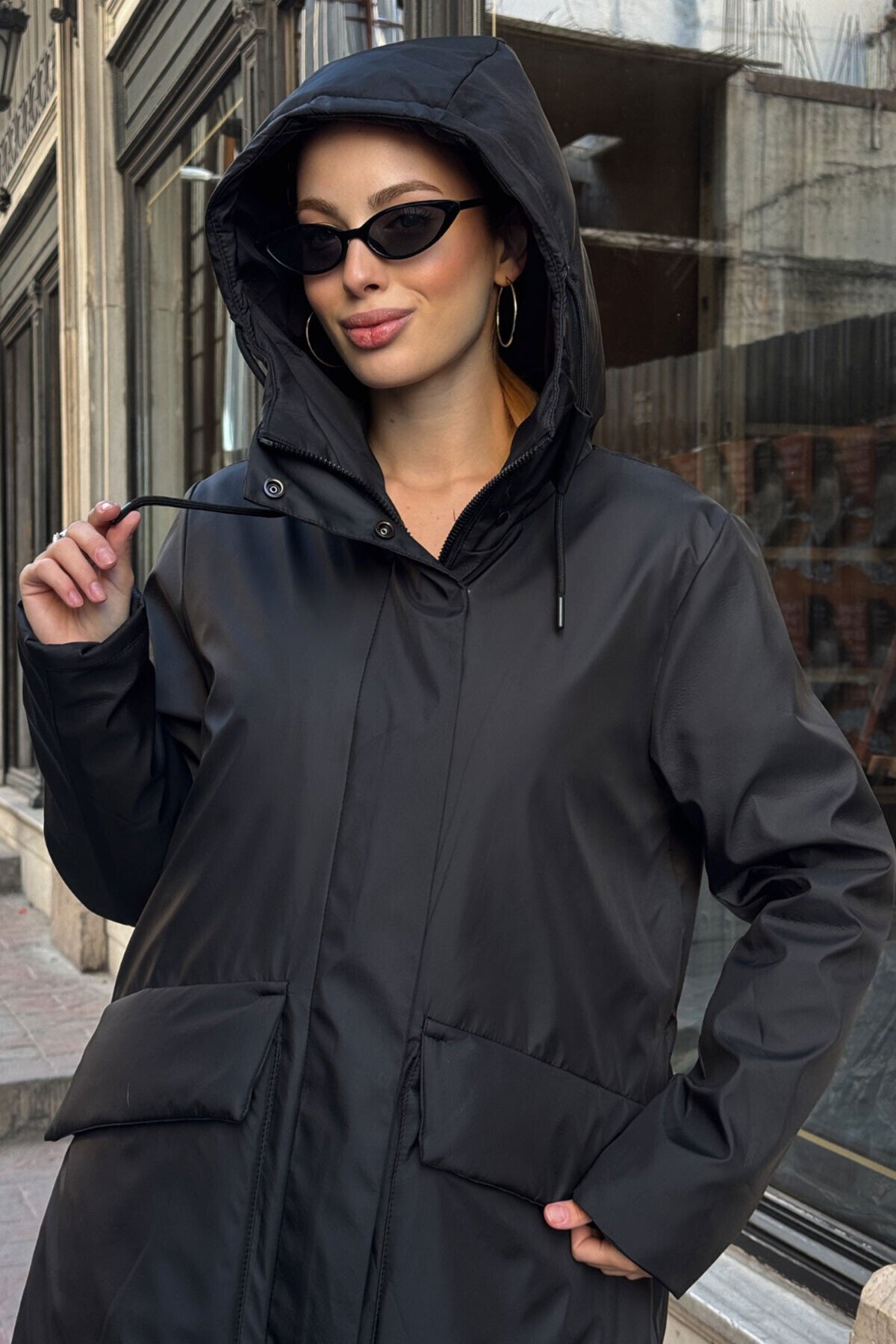 Geniş Cepli Kapüşonlu Uzun Mont Siyah