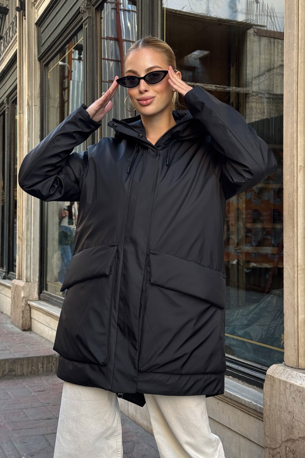 Geniş Cepli Kapüşonlu Uzun Mont Siyah