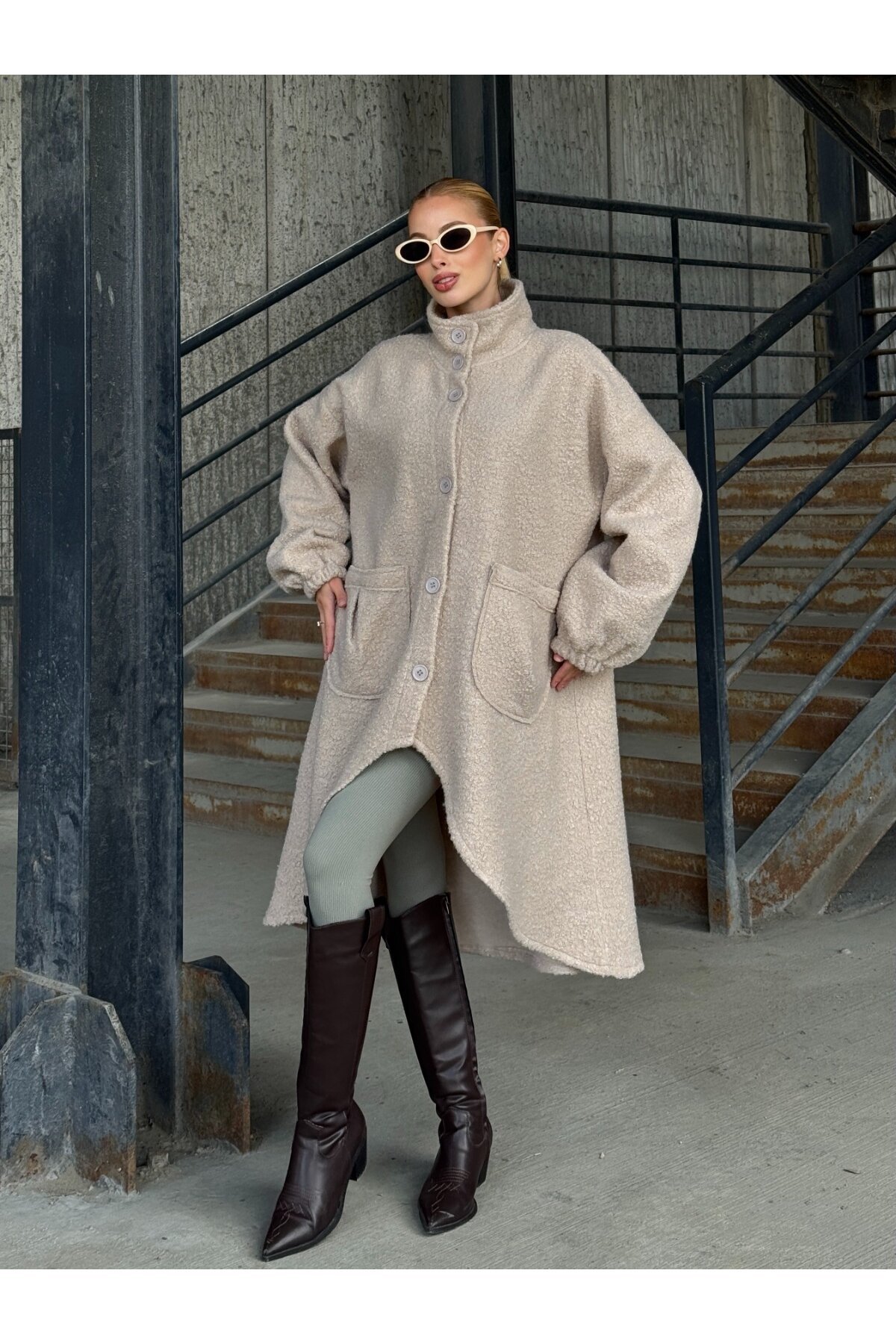 Geniş Çift Cepli Kalın Buklet Kumaş Mevsimlik Mont Bej