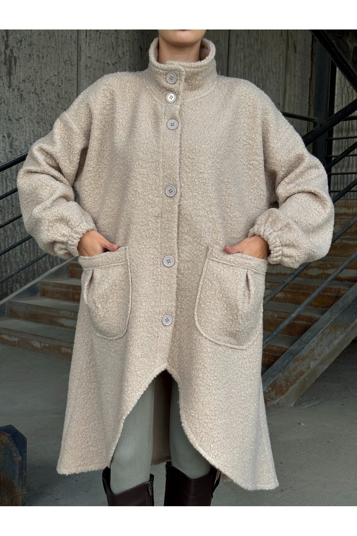 Geniş Çift Cepli Kalın Buklet Kumaş Mevsimlik Mont Bej