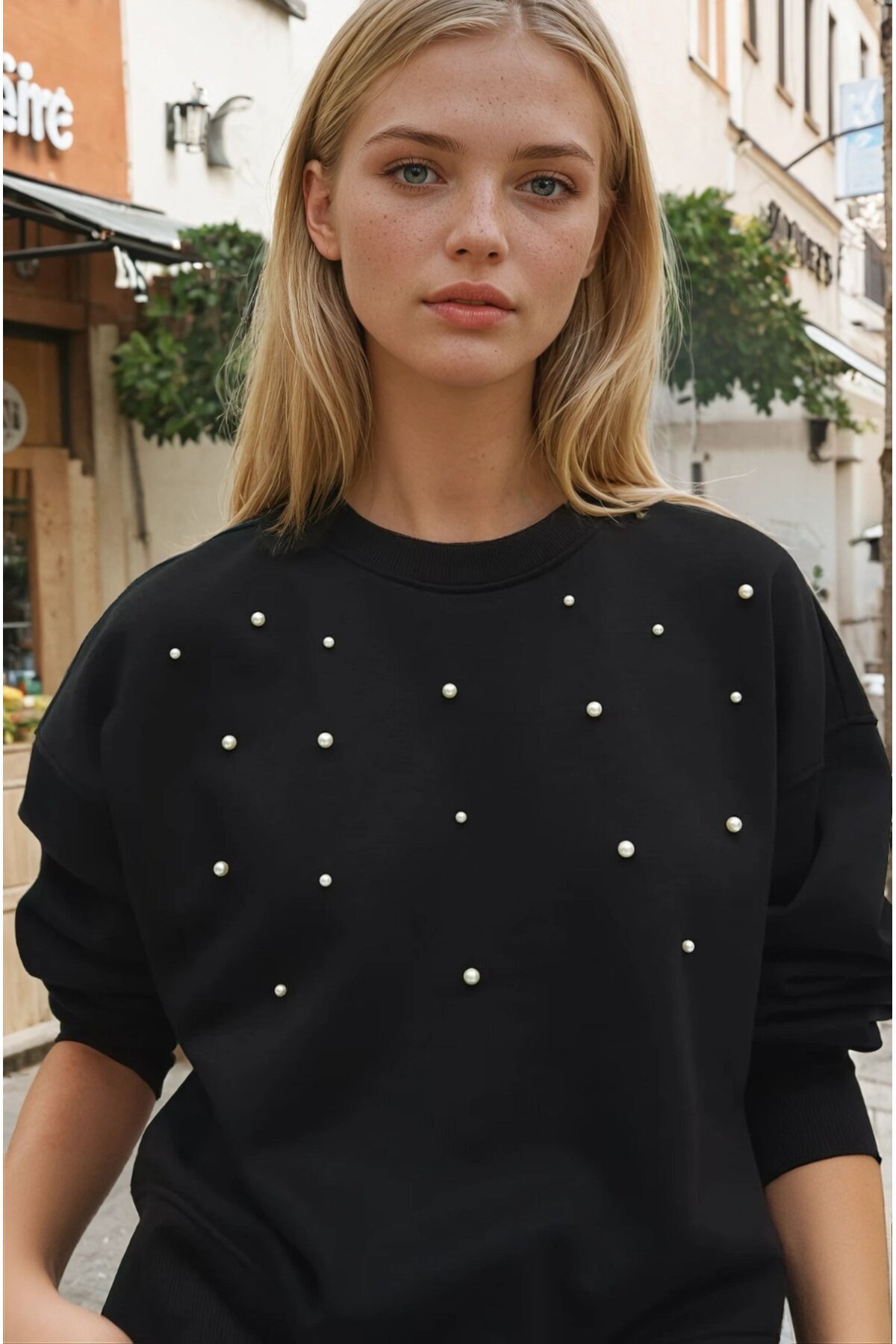 İnci Detaylı Siyah Sweatshirt