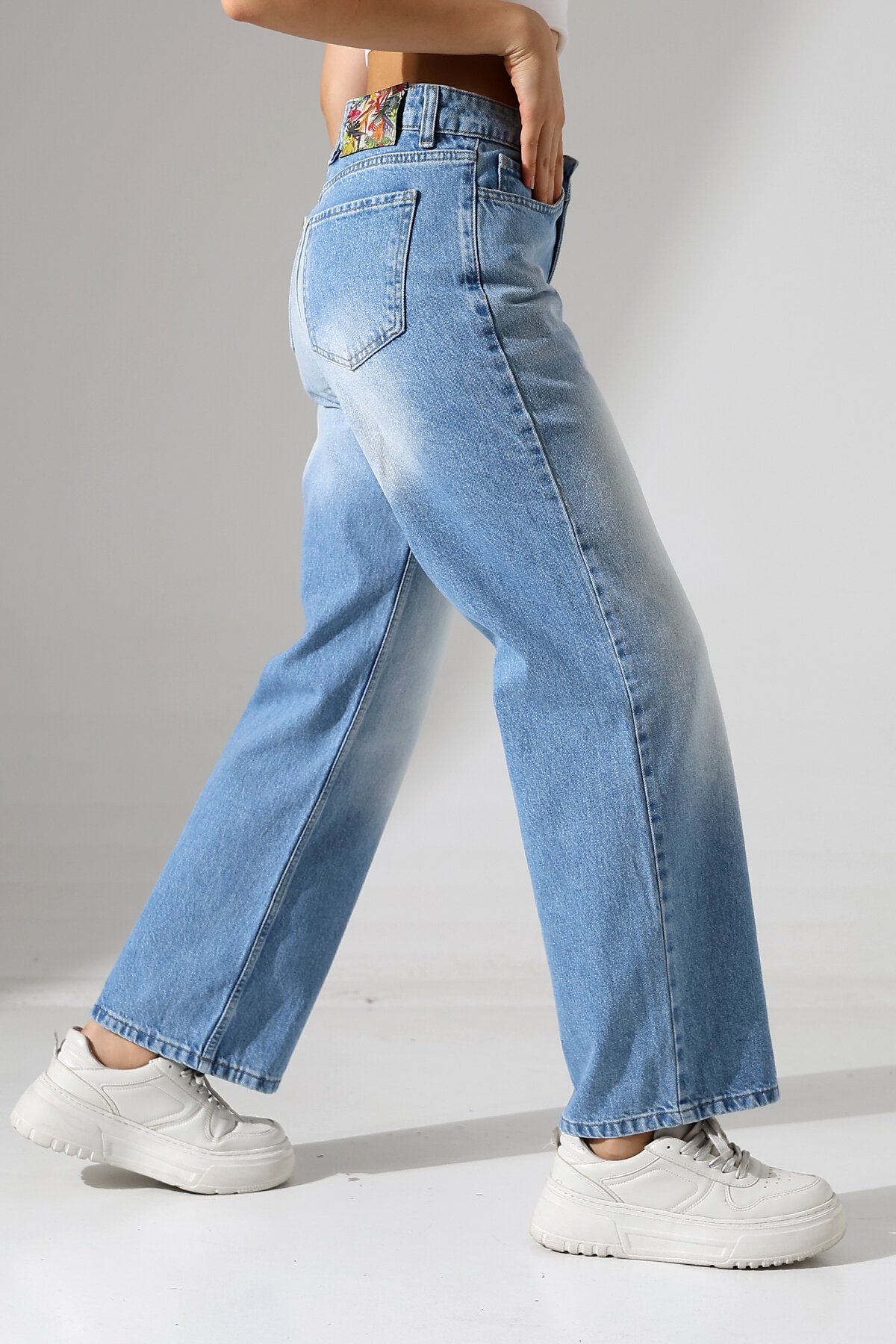 Kadın Açık Mavi Yüksek Bel Bol Paça Jean