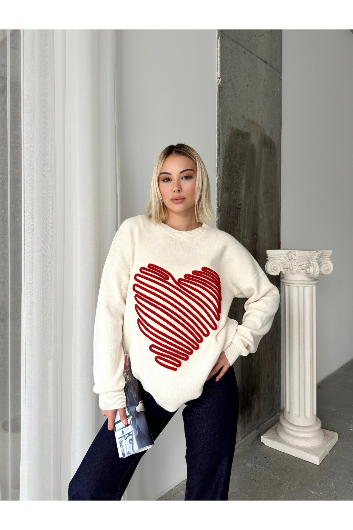 Kalp Nakışlı Oversize Triko Kazak