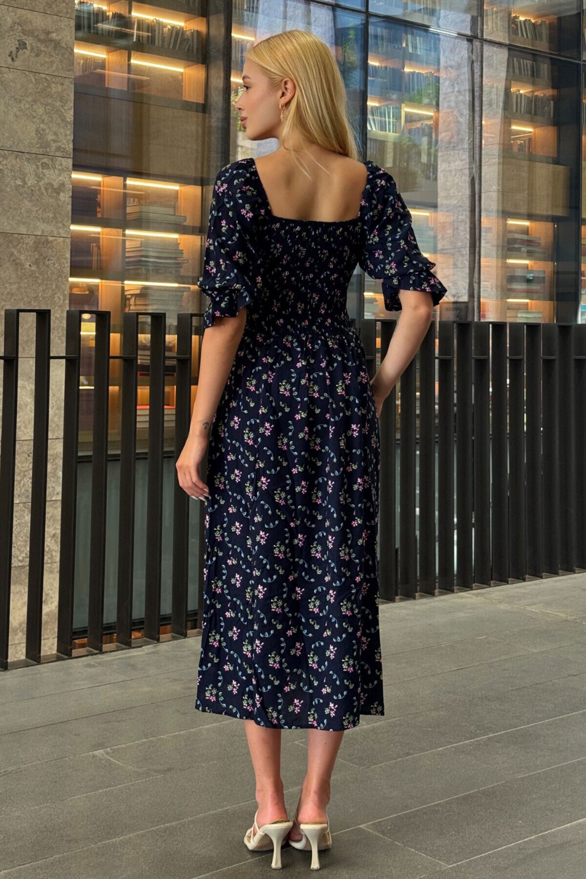 Kare Yaka Beli Gipeli Çiçek Desenli Elbise Lacivert