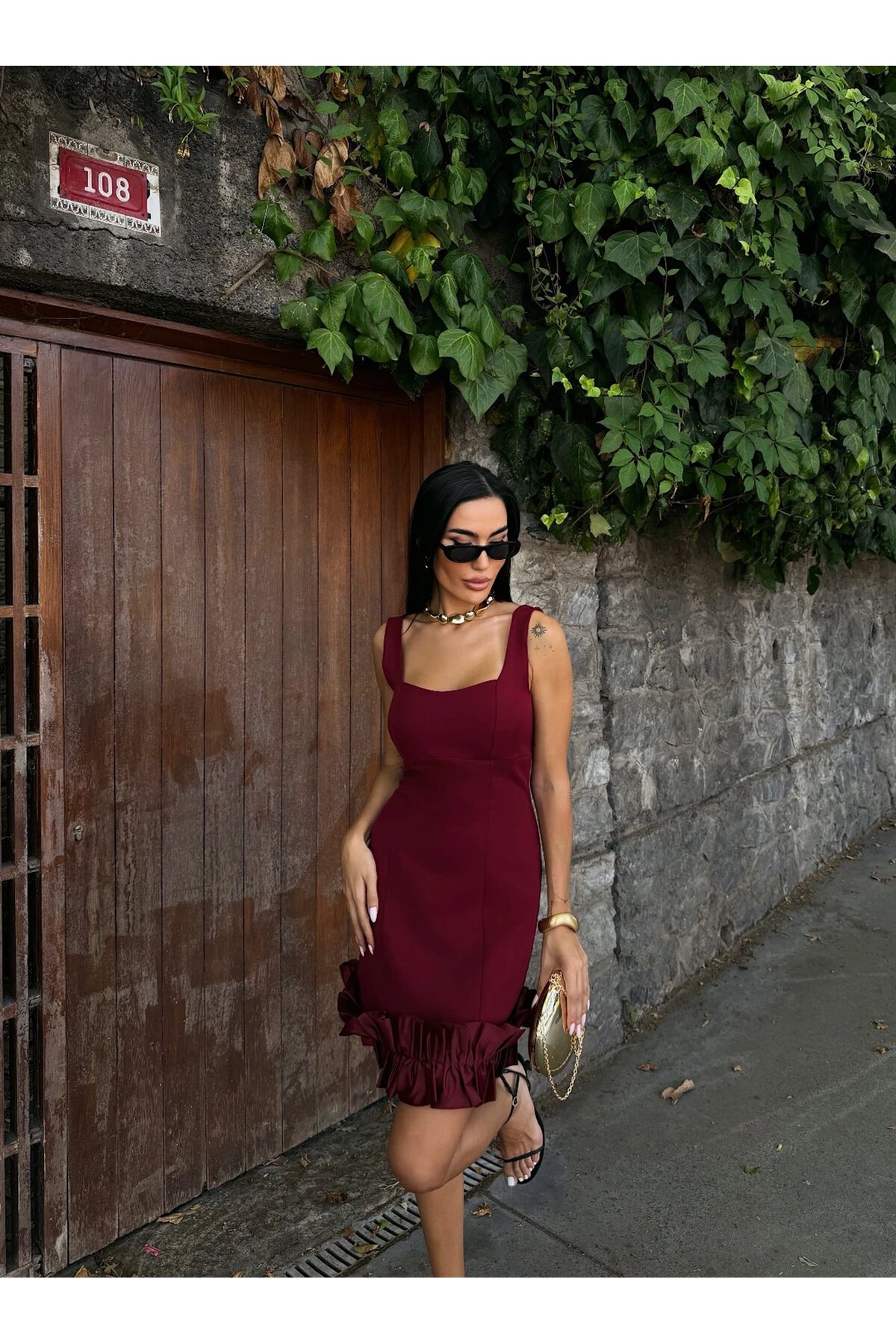 Kare Yaka Etek Ucu Detaylı Elbise