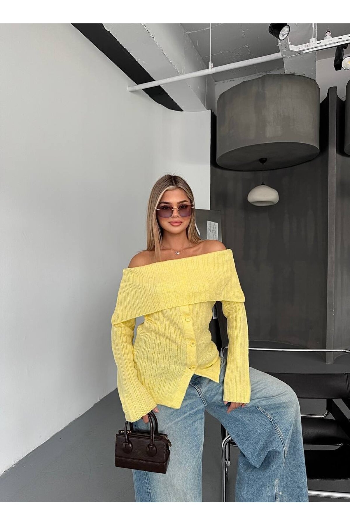 Madonna Yaka Düğmeli Triko Kazak