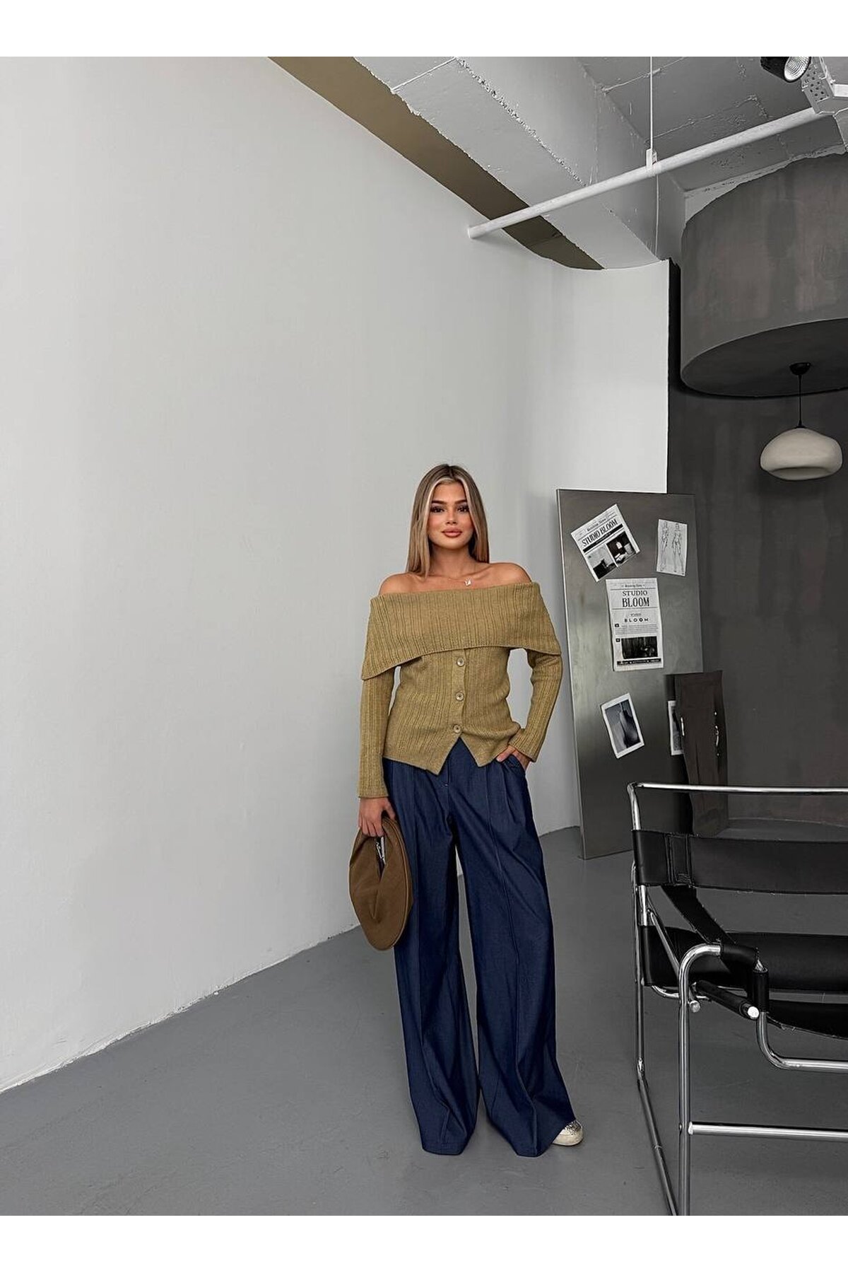 Madonna Yaka Düğmeli Triko Kazak