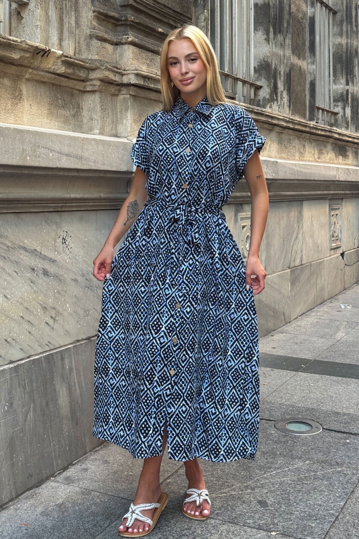 Mavi Kemerli Desenli Dokuma Gömlek Elbise