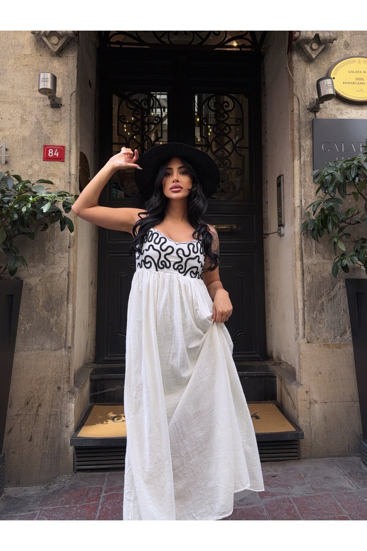 Nakış Detaylı Keten Astarlı Elbise