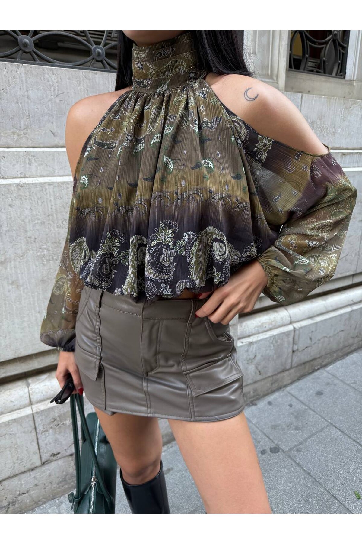 Omuz Açık Bel Detay Bluz
