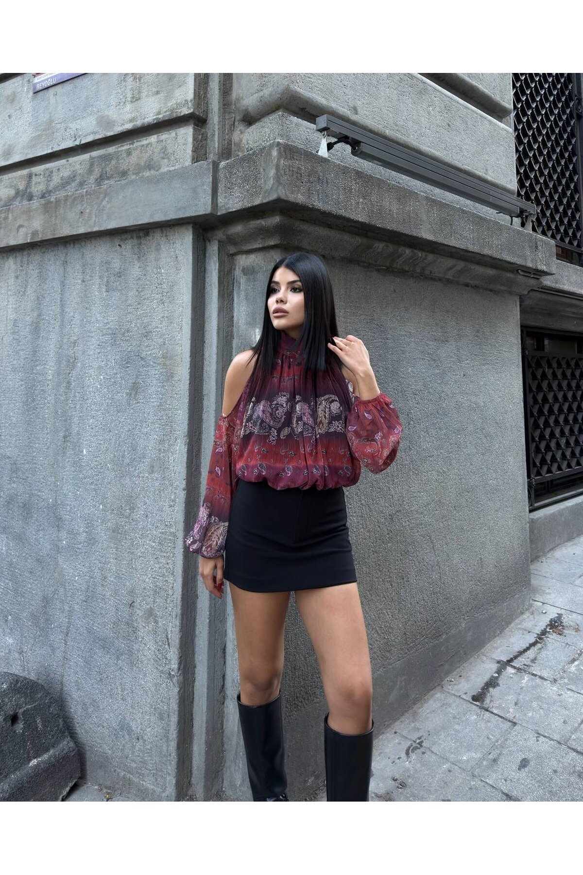 Omuz Açık Bel Detay Bluz