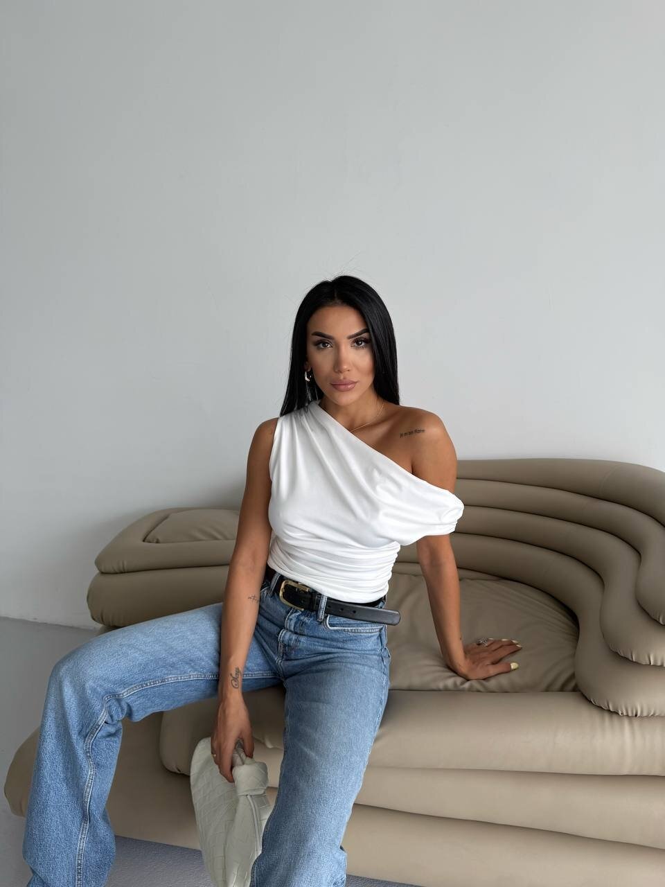 Omuz Detay Beyaz Sandy Bluz