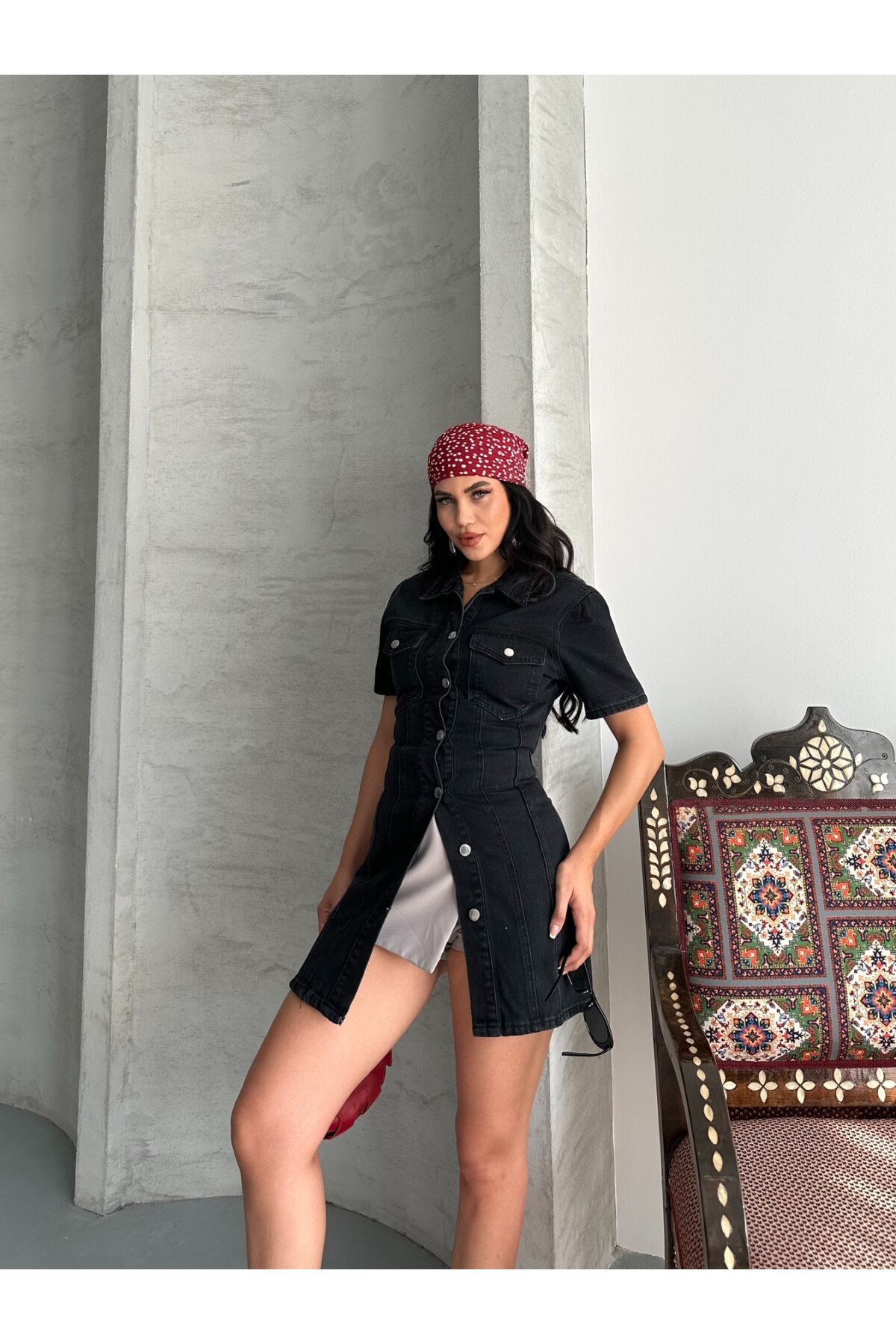 Önü Düğmeli Cepli Siyah Jean Elbise