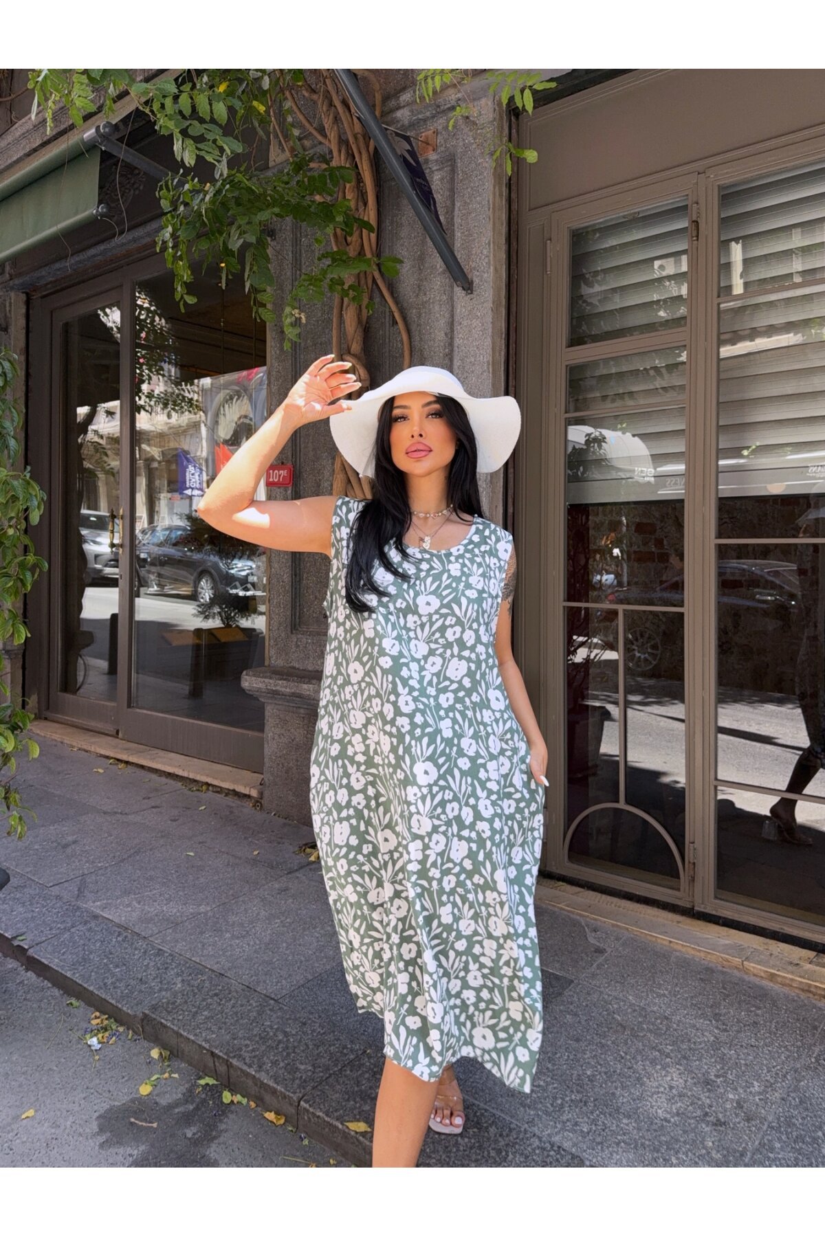 Rahat Kalıp Kolsuz Desenli Elbise