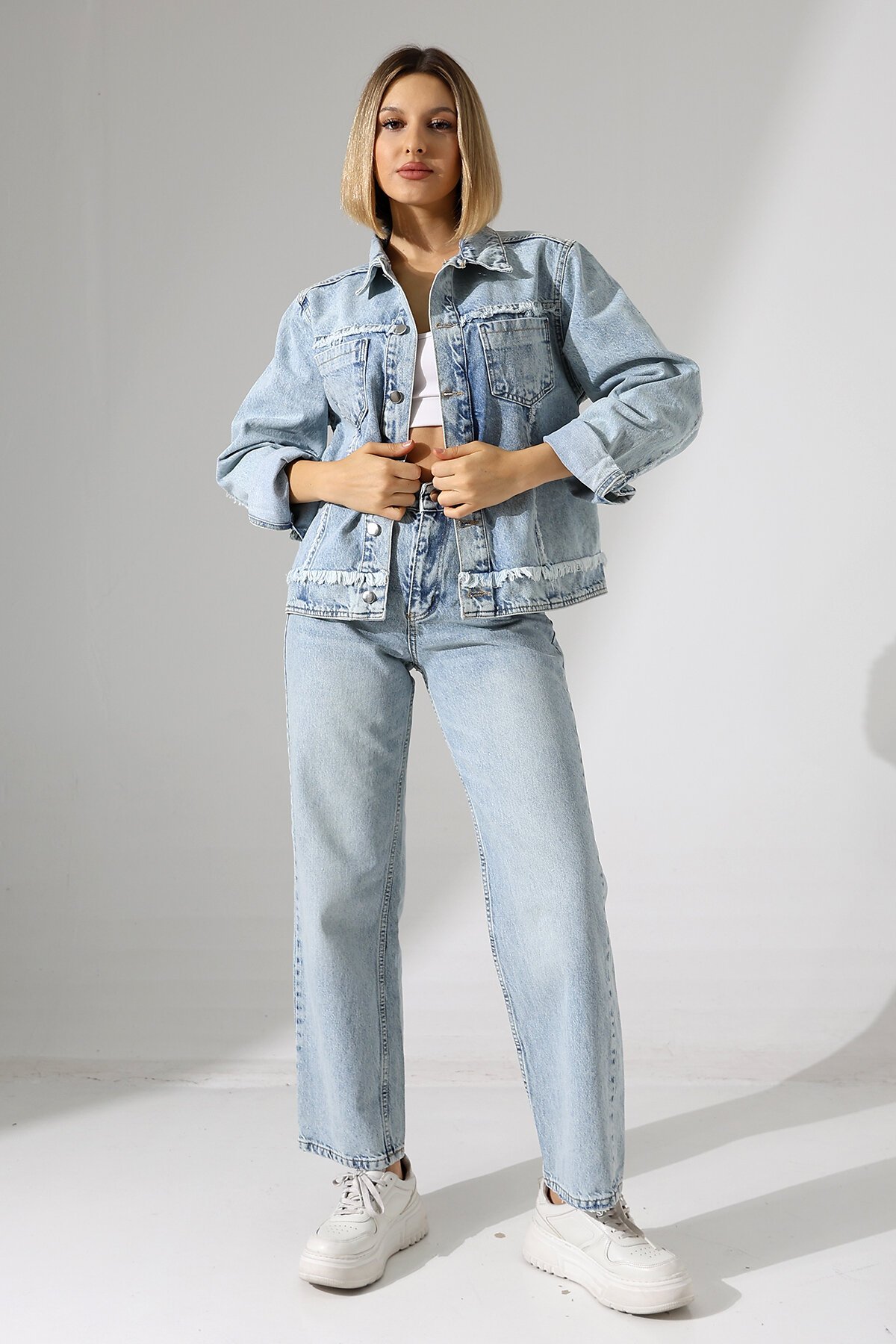 Sırtı Kalp Detaylı Oversize Denim Ceket