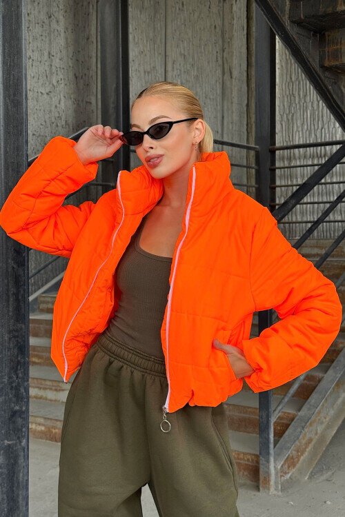 Sırtı Taş İşlemeli Crop Şişme Mont