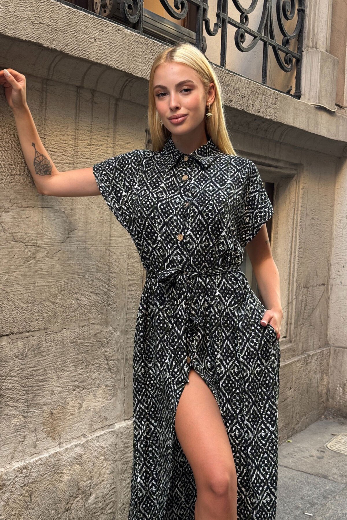 Siyah Kemerli Desenli Dokuma Gömlek Elbise