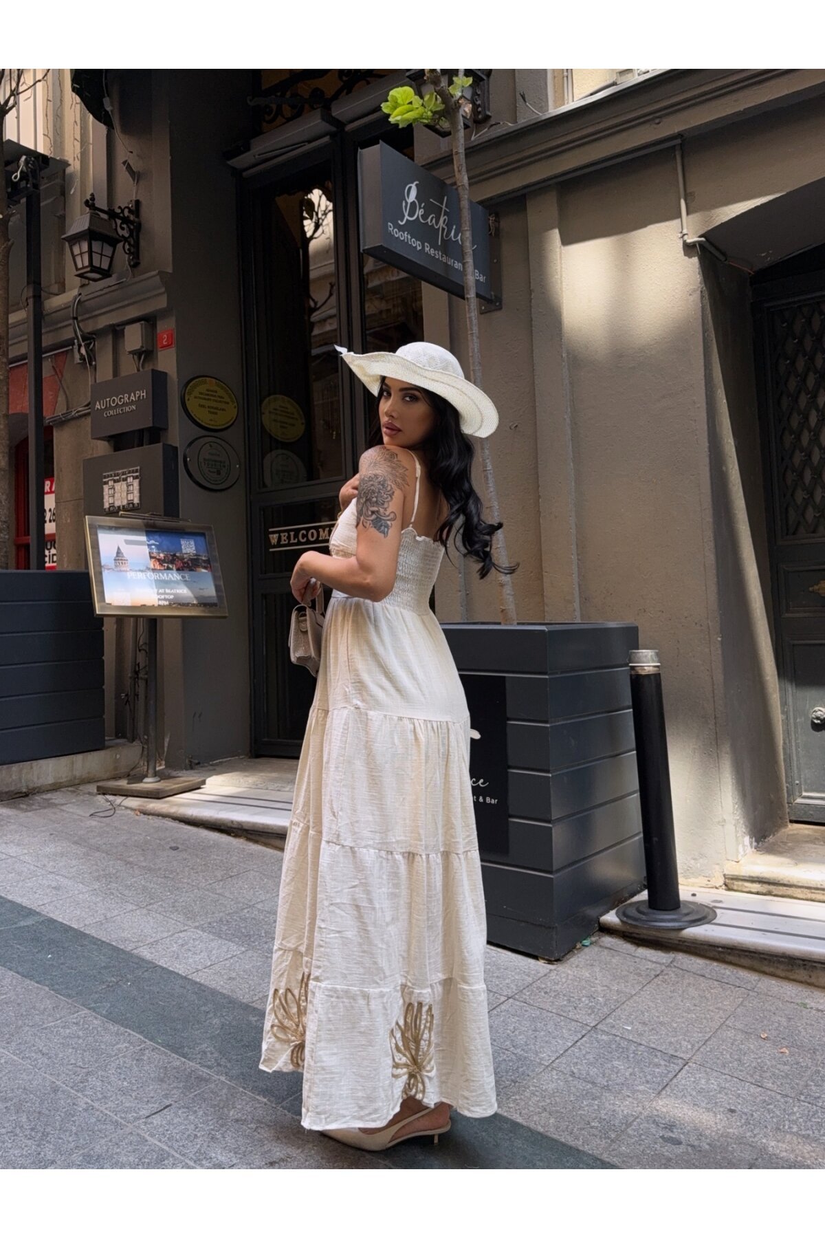 Süzene Detaylı Keten Elbise Bej