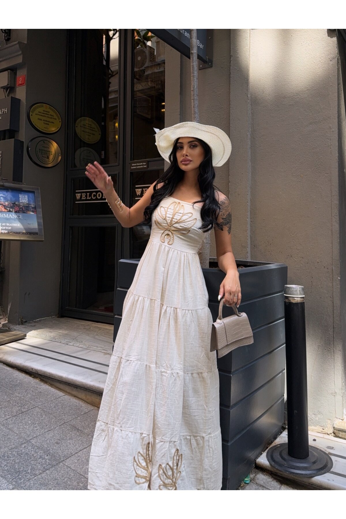 Süzene Detaylı Keten Elbise Bej