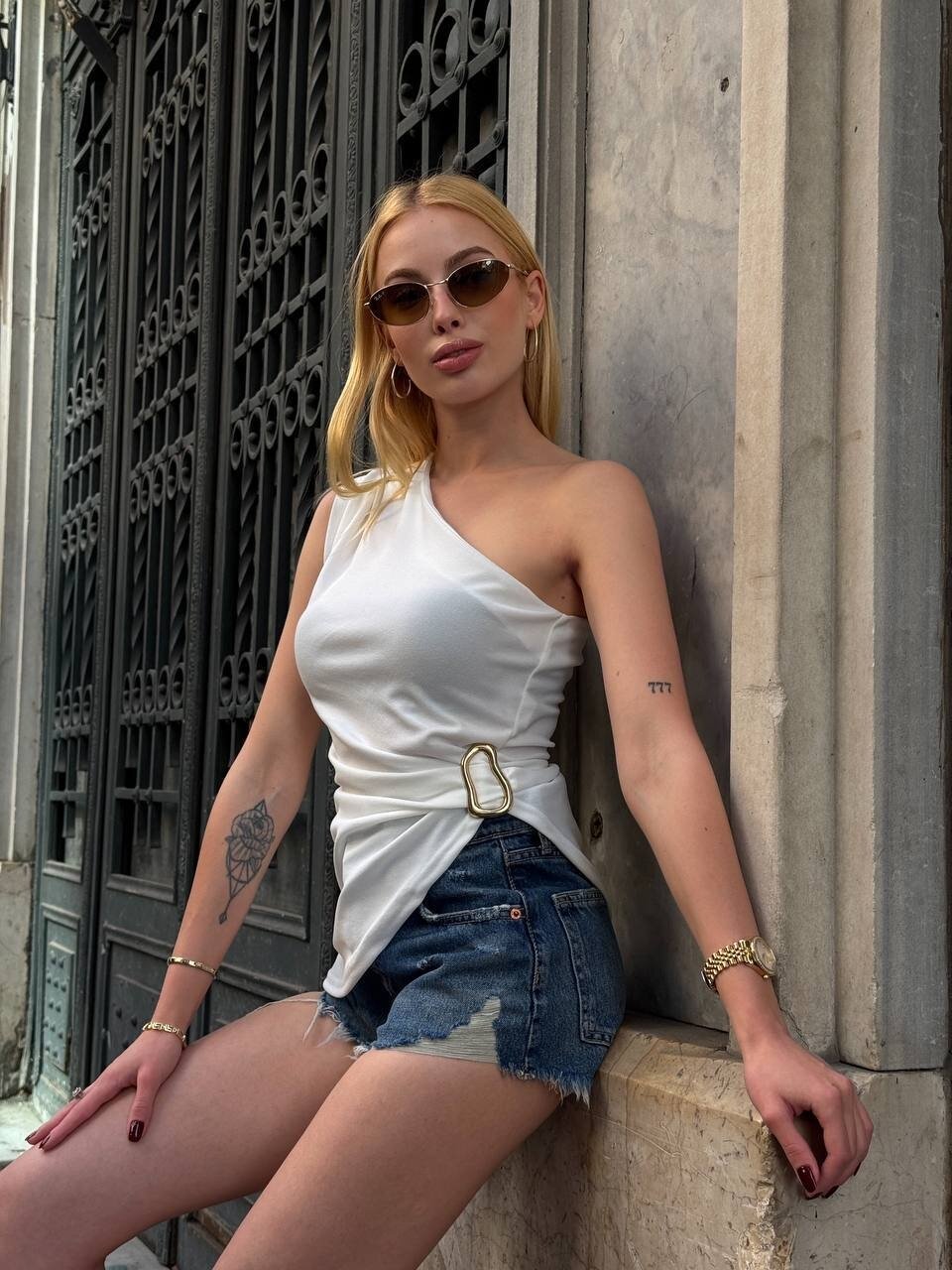 Toka Detay Tek Omuz Bluz Beyaz