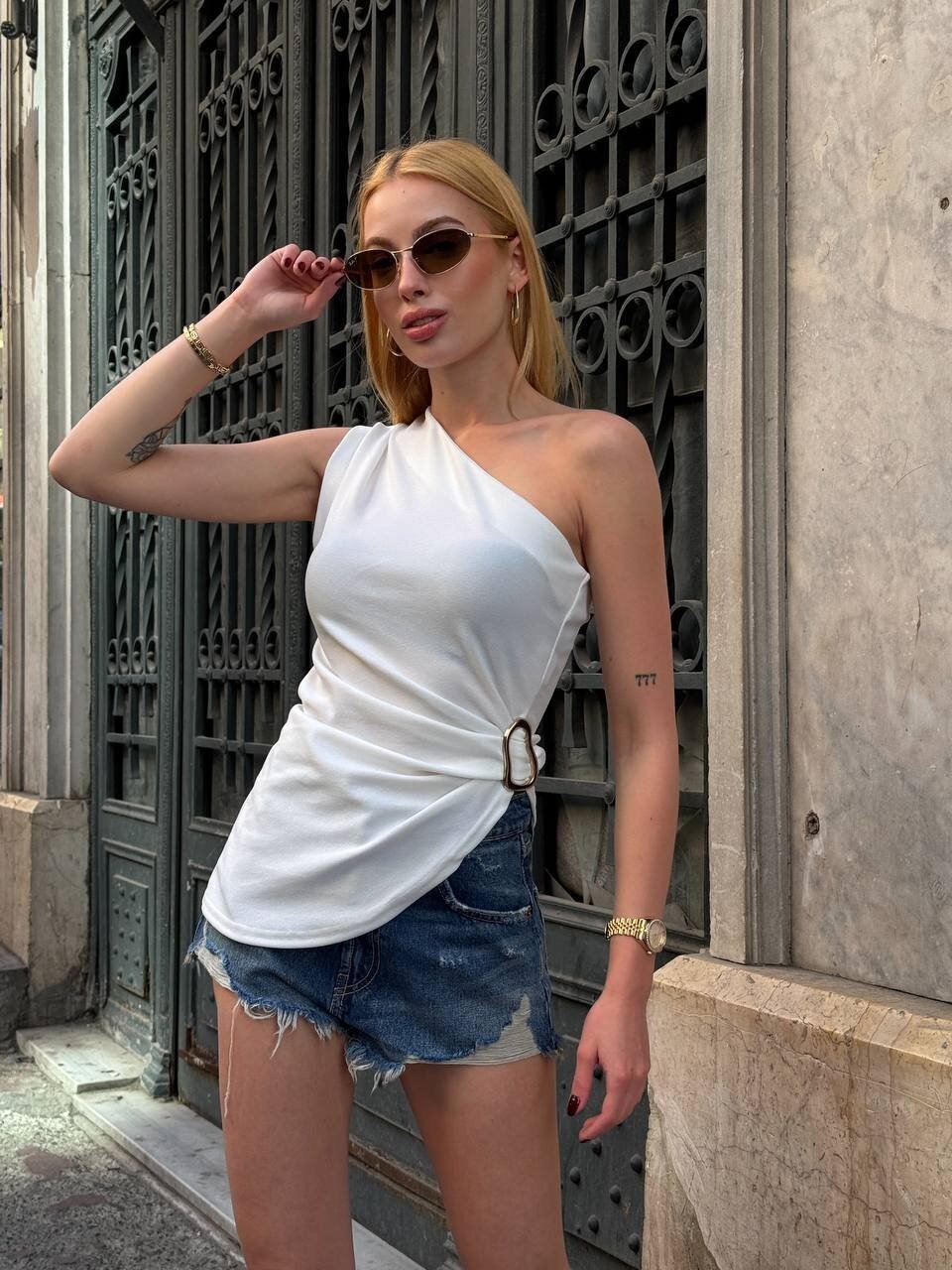 Toka Detay Tek Omuz Bluz Beyaz