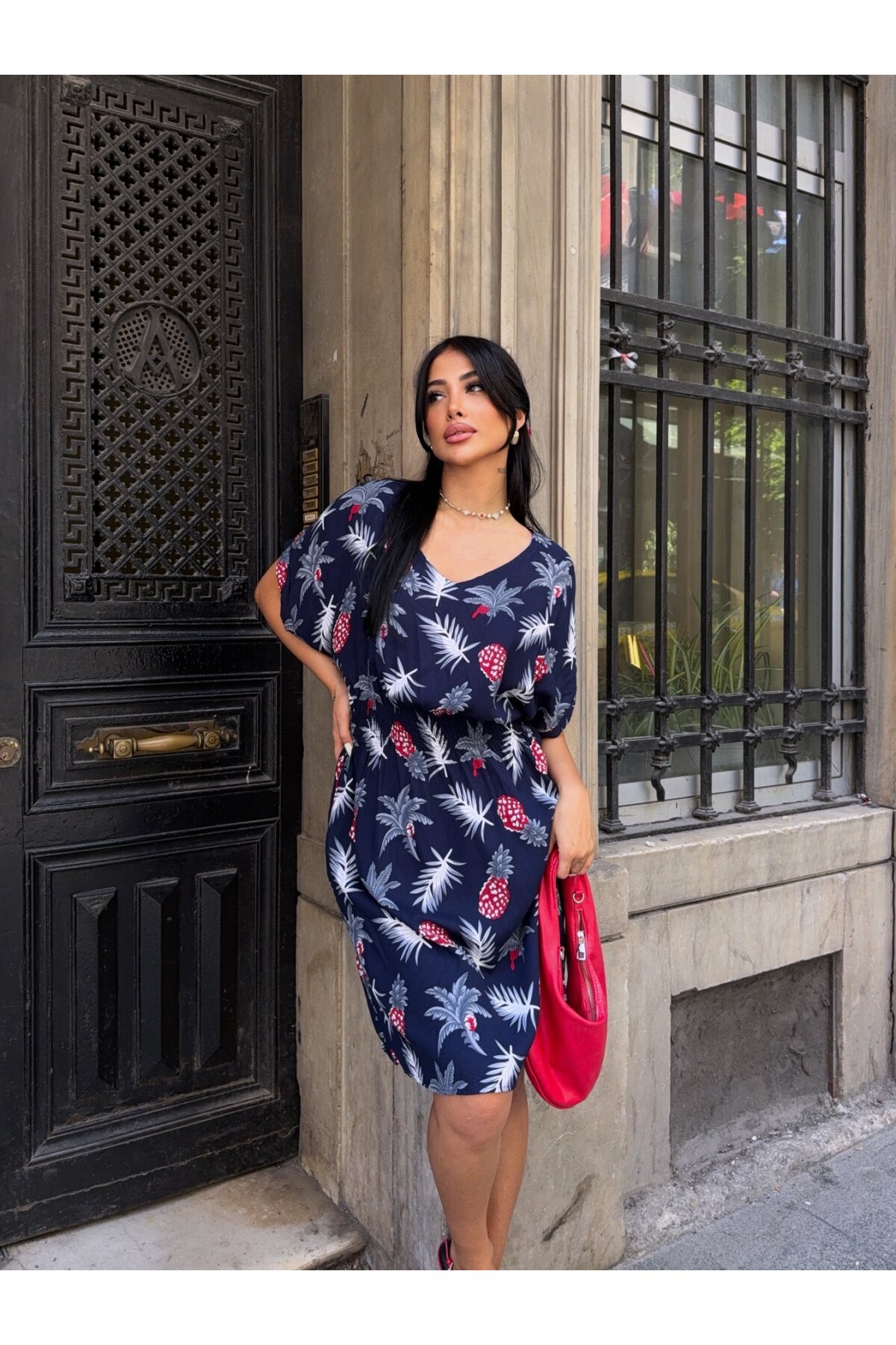 V Yaka Gipe Detaylı Desenli Lacivert Viskon Elbise