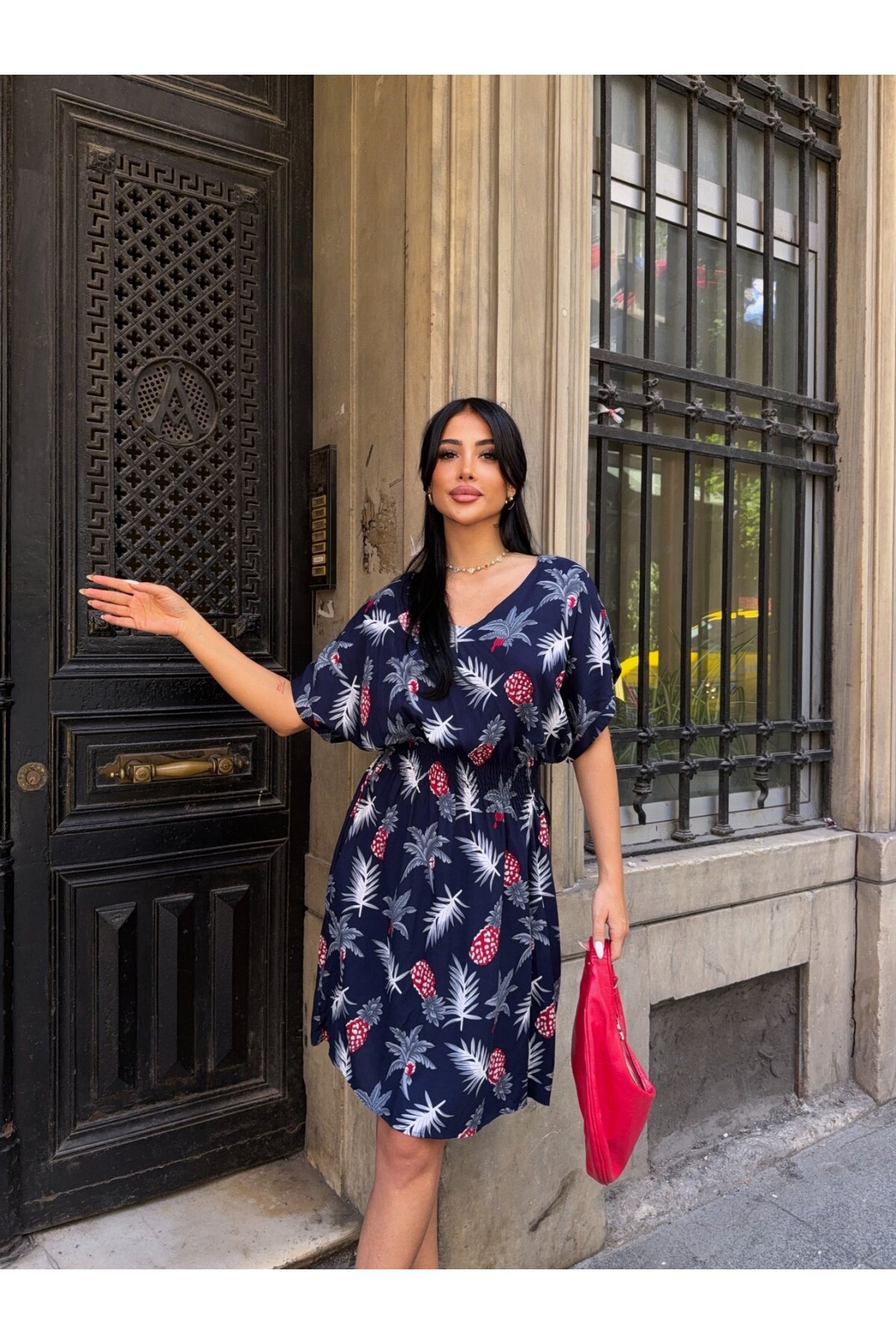 V Yaka Gipe Detaylı Desenli Lacivert Viskon Elbise